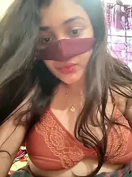 Show modela Joya-02 na web-kameri