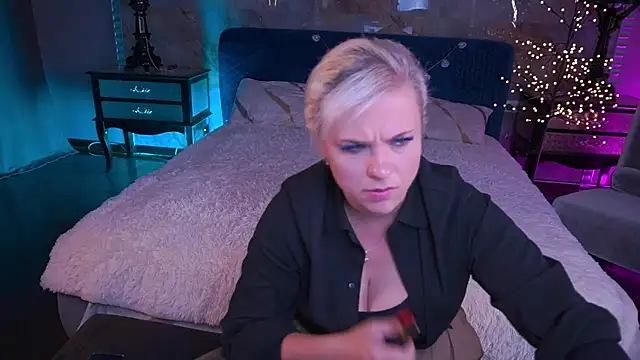XXX chat uživo modela CrystalVibe