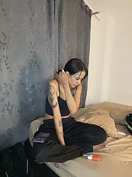 dream_party_4U: διαδικτυακό σόου στην κάμερα
