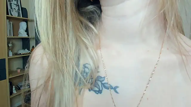 VioletteClaire élő XXX-chatje