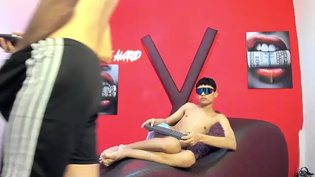 HORNY_PRETTY Show in webcam