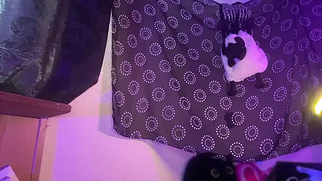 Guyst049 live XXX chat