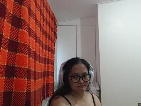 Kinkybela2025 Adlı Modelin Canlı XXX Sohbeti