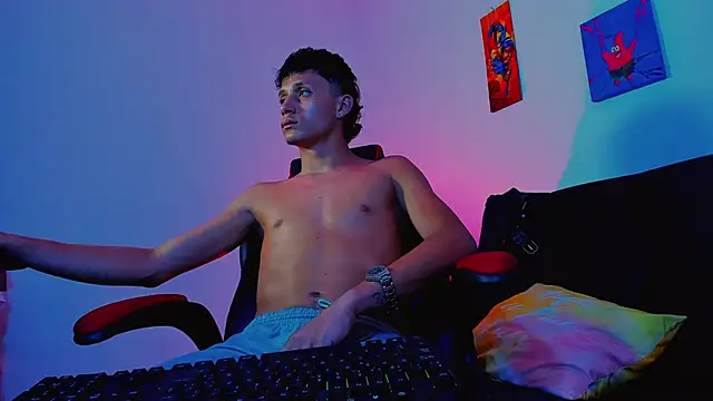 ryanlatiin Show in webcam