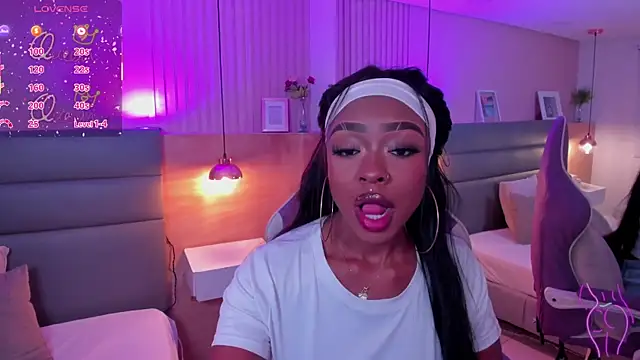 mia_schwarz élő XXX-chatje