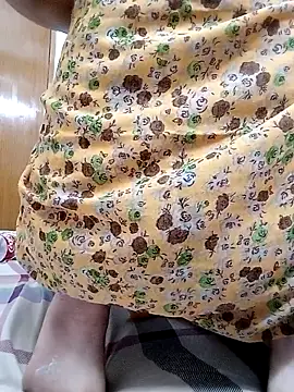 Pokazy przed kamerką – miss_raavy