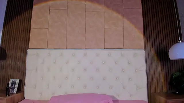 Megan_charles_ Chat XXX in diretta