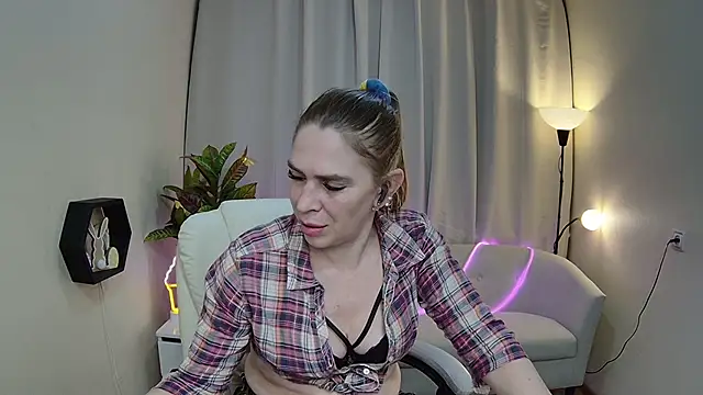 TessaDaybreak's Live XXX Chat