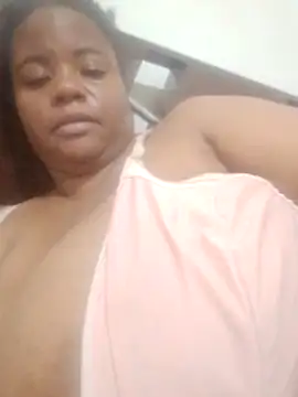 bigtitssxx's Webcam Show