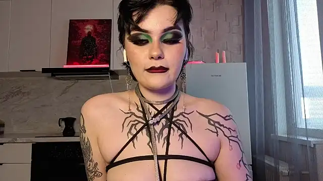 IntrigueYourDay's Live XXX Chat