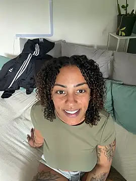 SweetPetiteNoir's Webcam Show