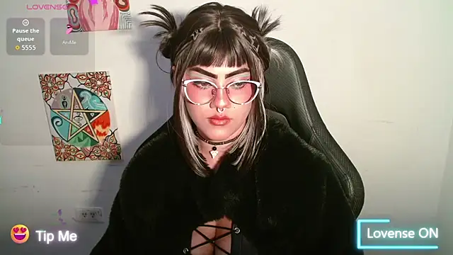 Divinejewel69 – Naživo XXX chat