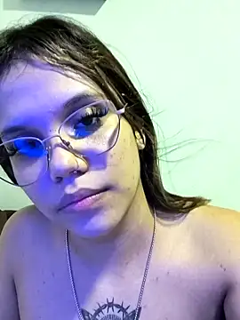 KarolDrako_ Adlı Modelin Canlı XXX Sohbeti