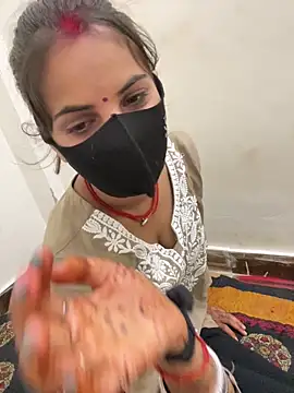 Show modela Pooja_Love143 na web-kameri