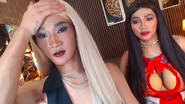 Show modela lhexiecollins na web-kameri