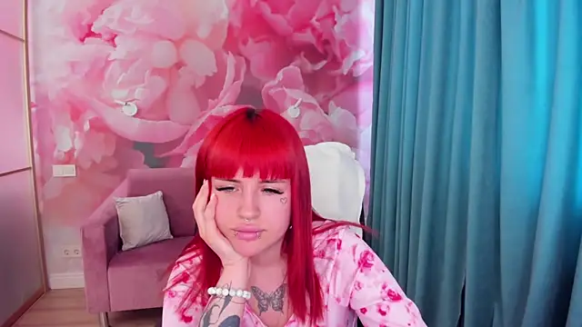 LuxSiren Adlı Modelin Canlı XXX Sohbeti