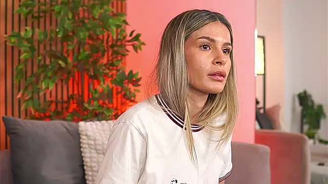 Avril_Cyrus Adlı Modelin Canlı XXX Sohbeti