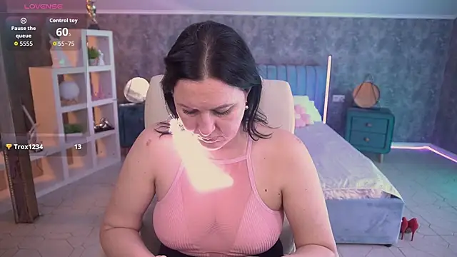 VelvetLuck Adlı Modelin Canlı XXX Sohbeti