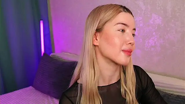 XXX chat uživo modela LindaThackerr