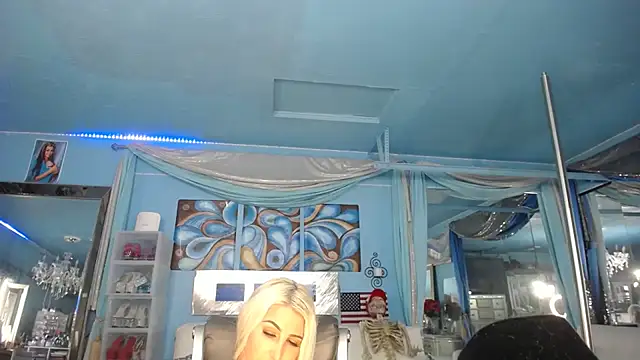 Chat XXX ao vivo de ADRIANNA_FOX