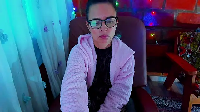 Chat +18 de BrianaGarner ao vivo