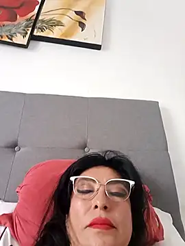 katysquirtdirtyn Live XXX chat