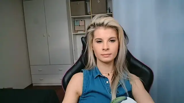 KristineGlow Chat XXX live