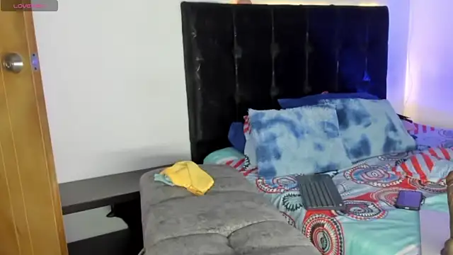 HotboyLyan Adlı Modelin Canlı XXX Sohbeti