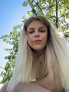 Chatroom XXX en direct de HarrietDart