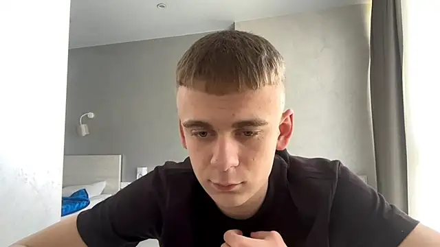 Show modela SoloFury na web-kameri