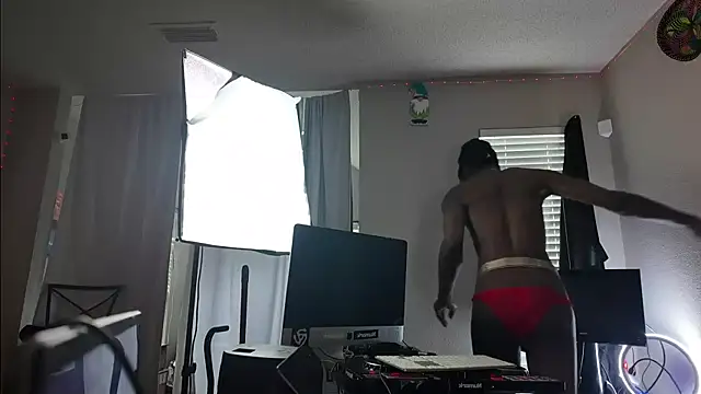 Triggerhappycj100 Live XXX-Chat