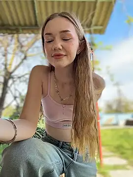 MilaMoonen Live XXX chat