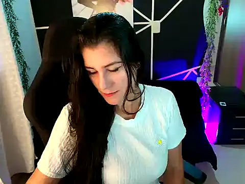Chat +18 de LUCYMILF_SEXY ao vivo