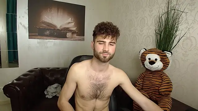 Show modela KyloEast na web-kameri