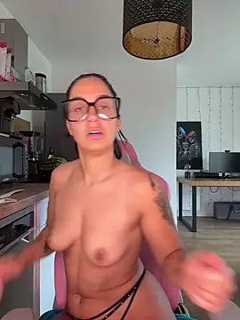 LaPetiteKim Live XXX Chat