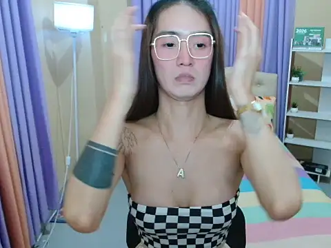 XxTsUncutAskaxX Show in webcam