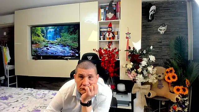 SpartacusDaddy48 élő XXX-chatje