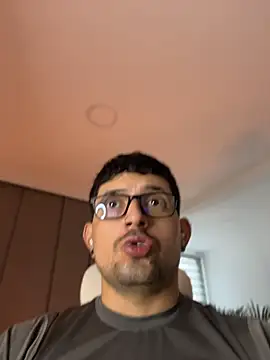Živý XXX chat TroyeSavage