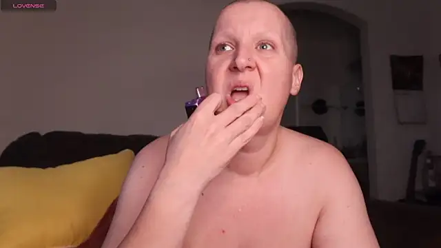 BellaBlueBBW: διαδικτυακό σόου στην κάμερα