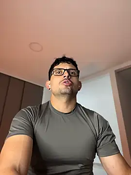 TroyeSavage – webcam-show
