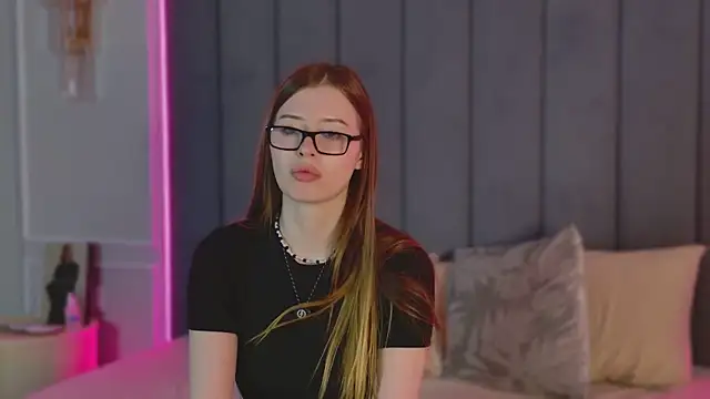 Pokazy przed kamerką – Annie_Meow