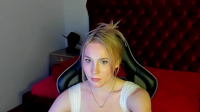 ElaraVoltage's Live XXX Chat