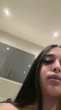 LilMisIndianx Show in webcam
