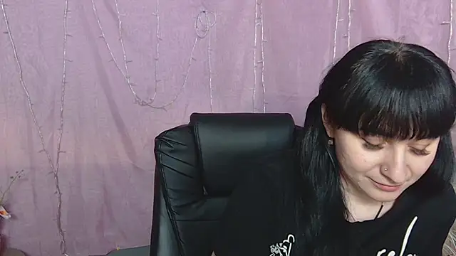 NinaFlawleesのライブXXXチャット