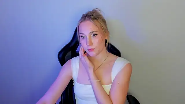 ElaraVoltage Chat XXX in diretta