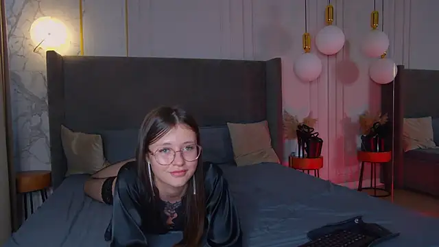 TrishaPons webcam show