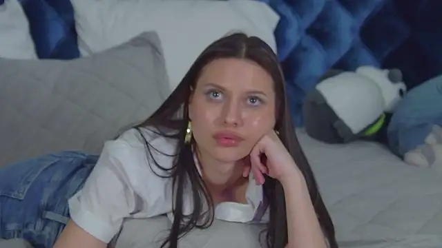 Chat +18 de AliceVersal ao vivo