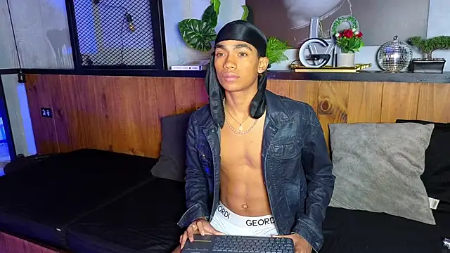 AlanCutee Chat XXX live
