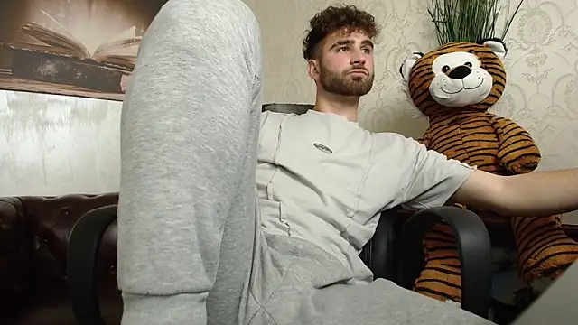 KyloEast webcam show