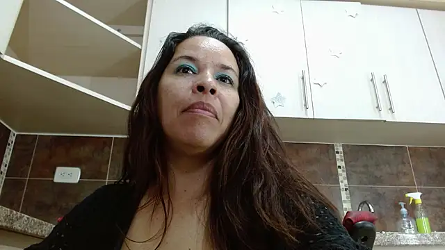 Chat +18 de Lizeth_Bels ao vivo
